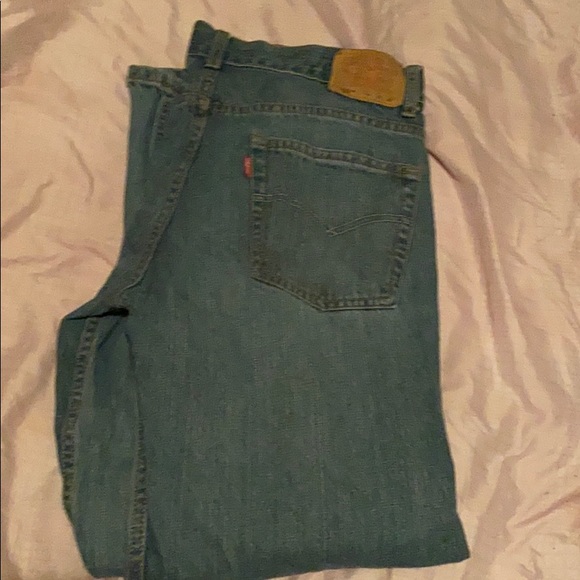 A pair of men Levi jeans good condition - Picture 2 of 2